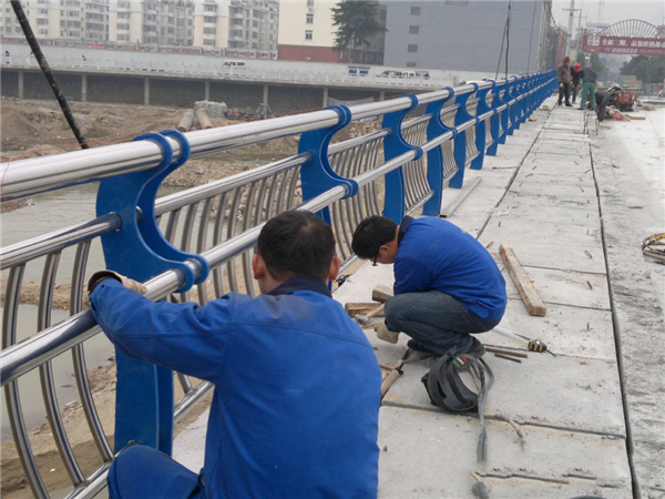 长沙不锈钢河道护栏的特性及其在城市景观中的应用